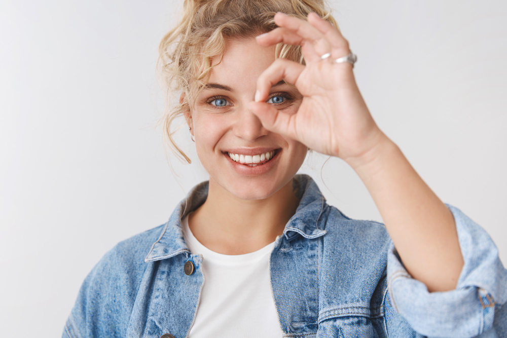 red light therapy benefits extend to maintaining eye health